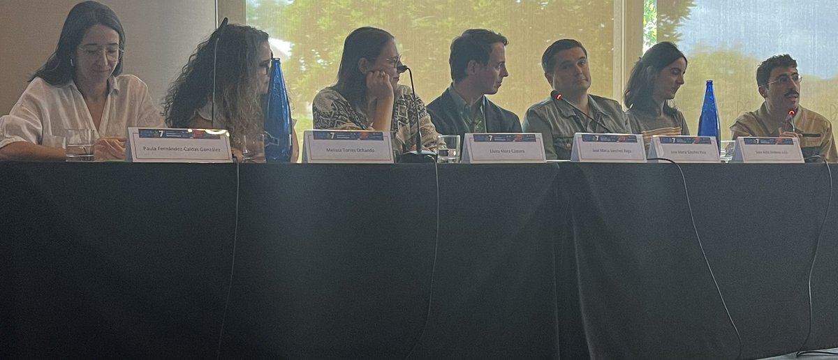 SEHHJoven's tweet photo. #SEHHJoven Debate final de la mesa sobre #urgencias hematológicas: neutropenia febril, #mieloma múltiple, #leucemia aguda, #anemia, #trasplante de médula y #CART @sehh_es https://t.co/kL62R7lekp