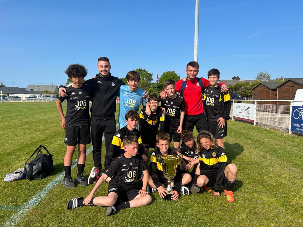 Défaite en final contre Montdeville au tournoi National de Tourlaville avec les U13 .
Déception forcément,mais un événement encore une fois riche en émotions et en apprentissage 🤝🟡⚫️