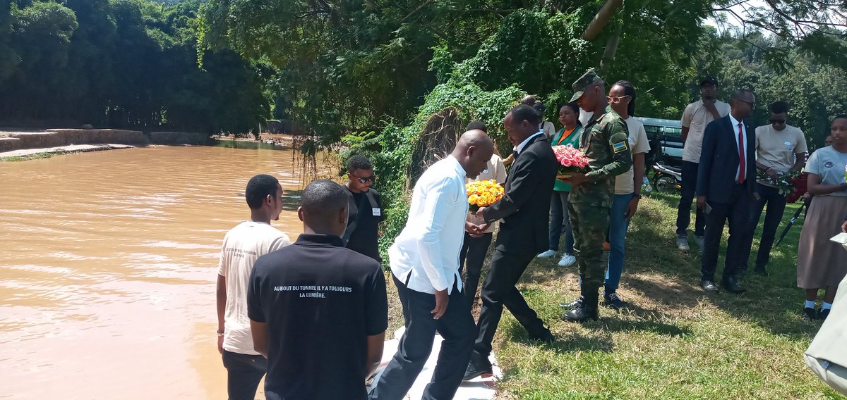 DukundaneFamily's tweet photo. Babyeyi,Bavandimwe,Rungano Nimwakire #Indabo,Muzakire nk'Ikimenyetso Kibasubiza agaciro Kandi ni Intashyo,Nizayamashami Naza #Nkotanyi, #KwibukaAbishweBajugunywemuMazi @MusingaJoe1 #Kwibuka29 #SEBEYA @RadioRubavu @RwandaWest @RadioIsano @btntvrwanda @RwStockExchange @RwandaWater https://t.co/IznEUjvPxo