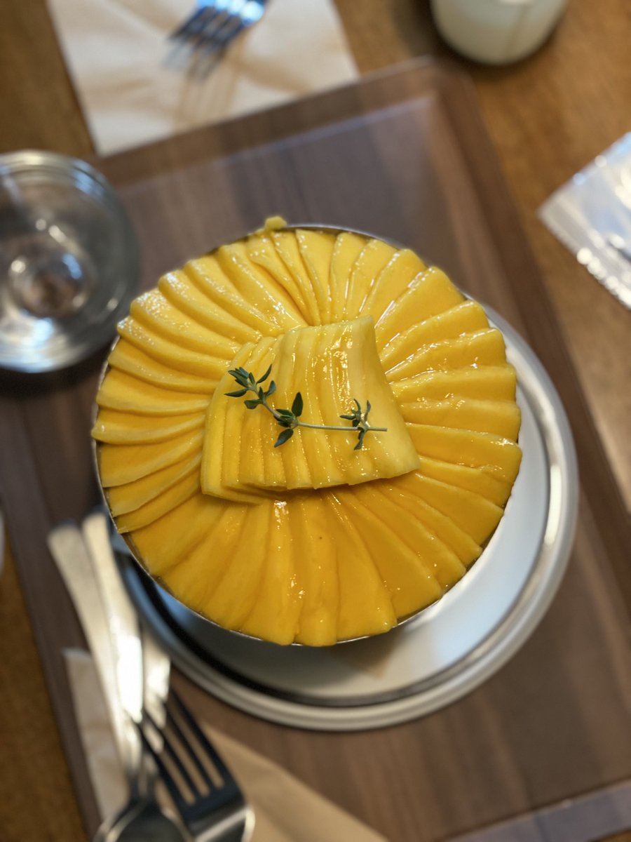 5월의 기쁨_🌿
젤 좋아하는 언니들과 맛있는 음식
그리고 매콤한 재잘재잘 이야기까지.
너무 위안이야