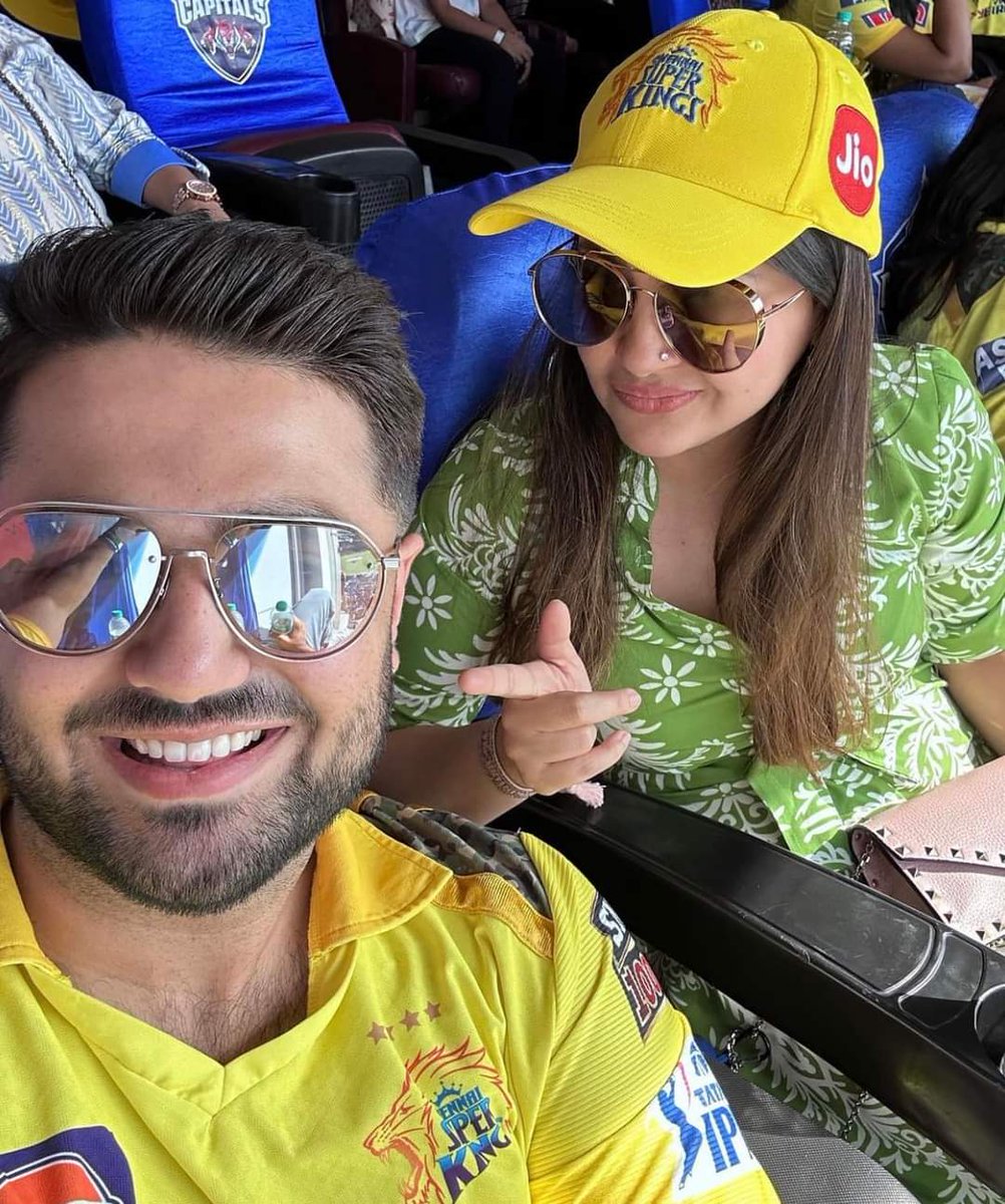 Sakshi is all yellove in Delhi. 💛🥳

#sakshidhoni #CSKvsDC #MSDhoni #MSDhoni𓃵 #MSD #msd