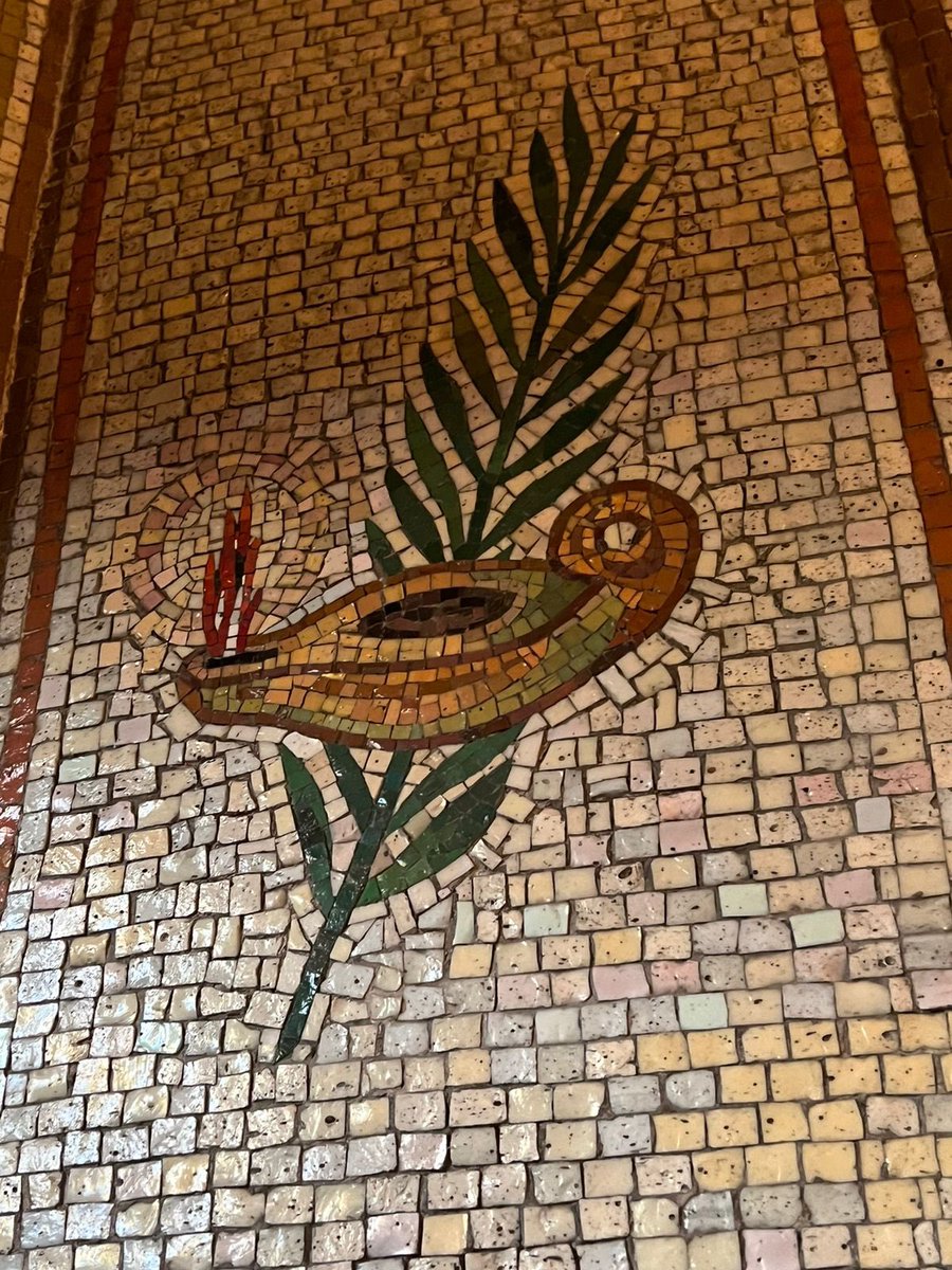 من عمق الايمان تنمو المارونية في روما والعالم حاملة لبنان في وجدانها. دير مار شربل امتلكته الرهبانية اللبنانية المارونية قبل سنوات ومنذ بنائه في القرن ١٨  ترتفع في كنيسته ارزة لبنان واسم لبنان Libano .هو الآن معلم ديني و صرح تعليمي ينيره سراج الإيمان الذي تميّزت به حياة مار شربل