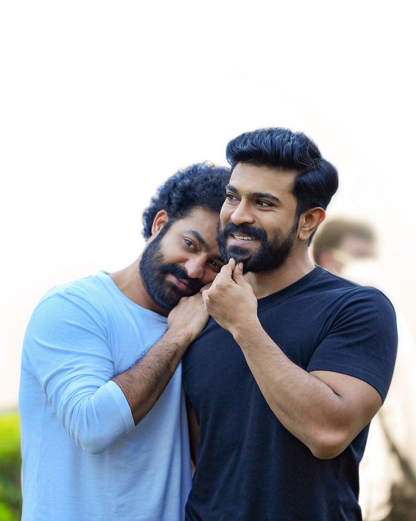 SachuHopes's tweet photo. @AlwaysRamCharan @tarak9999 Happy birthday brother @tarak9999 🎂 Wishing good luck to #Devara. https://t.co/qU9xjDz3sB