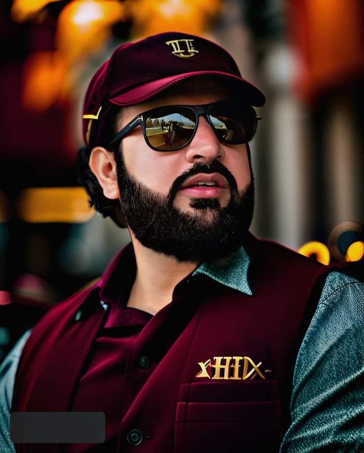 و- وکا گئی آں تیرے نام پچھے
اگے کون کمینی نوں جان دا ای

میرے گل پٹا تیرے نام والا
تیرے نام نوں جگ سیاندا ای

تیرا نام لے کے لگ پار ویسا
مینوں آسرا تُد جوان دا ای

میاں رحمت لگے نے بھاگ کمینیاں نوں
اے فیض سخی سلطان دا ای

Sahibzada Sultan Muhammad Bahadar Aziz Sb