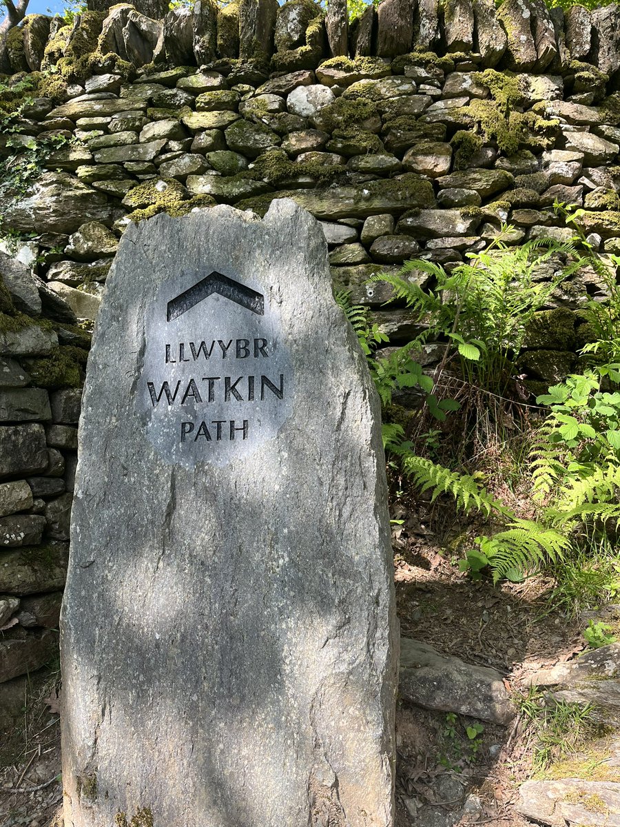 1GrahamBearman's tweet photo. 😎only 1 place to be on a day like today 🏴#Watkinpath #Wyddfa #Eryri https://t.co/P4rteVT15f