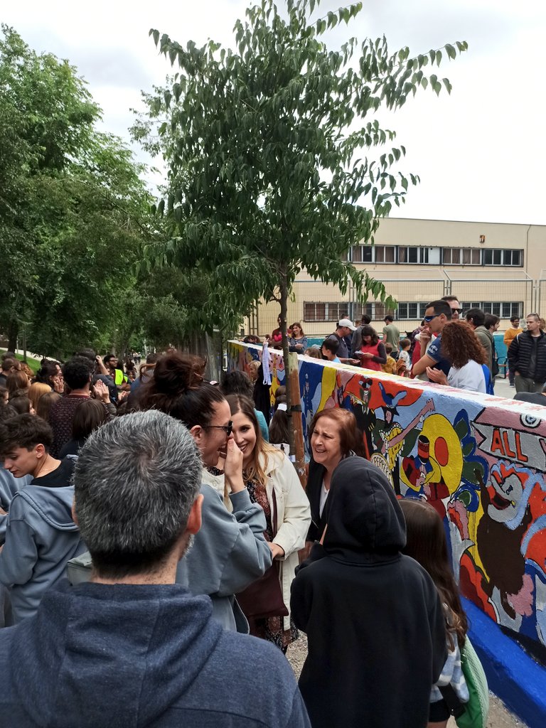 Acabado 😍. Gracias al <a href="/MontserratFUHEM/">Colegio Montserrat</a>  <a href="/JMDretiro/">Distrito de Retiro</a>  @SantiagoSauraCs  <a href="/laruecaas/">La Rueca Asociación</a> <a href="/AfaMontserrat/">AfaMontserrat</a> <a href="/BiciMontse/">Biciclistas Montserrat</a>  y sobre todo a Pilar Sánchez por ser con su alumnado la inspiración de todo esto y a John Lennon (y Yoko Ono) por su arte y su vida .