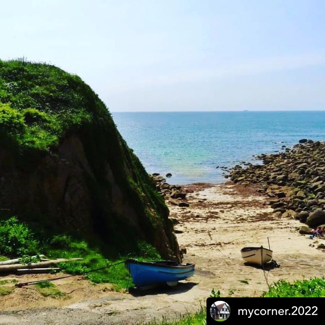 Today at #Porthgwarra where #Demelza once spied on #Ross having a swim. Find out more about this beach and other nearby beaches used as #Poldark film locations here… freemapsofcornwall.co.uk/our-directory/… Thanks to @mycorner2022 for the fab photo