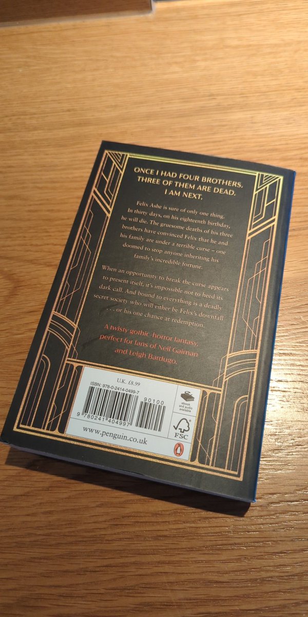 DavidN7SR3's tweet image. So I met and chatted with this lovely lady in Waterstones who was signing her novel. Looking forward to reading it after she talked it up! 

#hfaskwith #newbookrelease #waterstones #adarkinheritance #readingcommunity