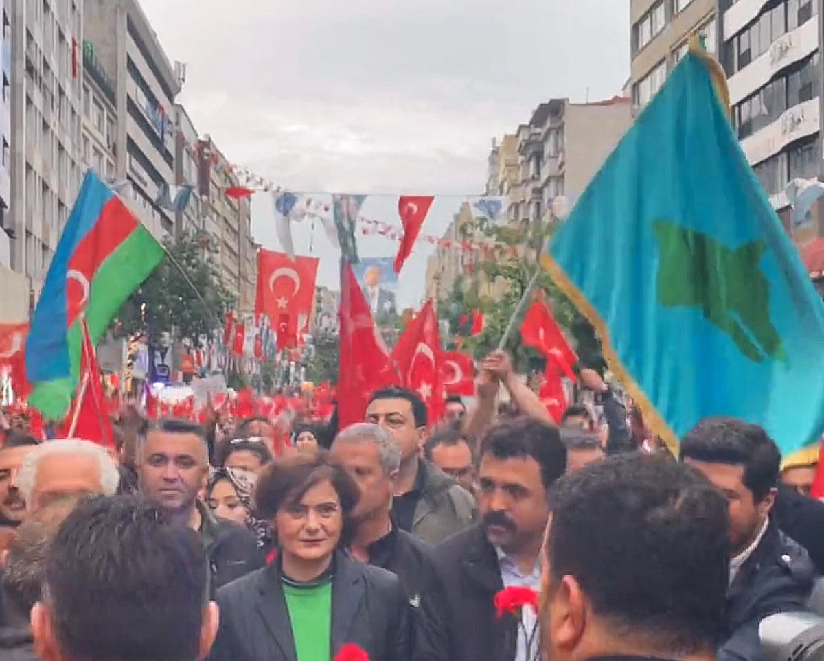 "Bozkurt Canan" sloganları atılıyor.