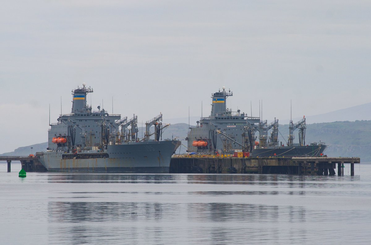 🇺🇸 USNS Leroy Grumman and USNS Joshua Humphreys berthed at Hunterston today.
#replenishnentvessels #leroygrumman #joshuahumphreys #usns @USNavy @RoyalNavy #naval #shipping #firthofclyde #greyday