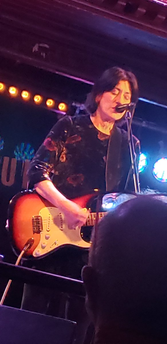 Great night watching @berenyi_miki at @BedfordEsquires very good music & really nice to here her chatting about her book too.