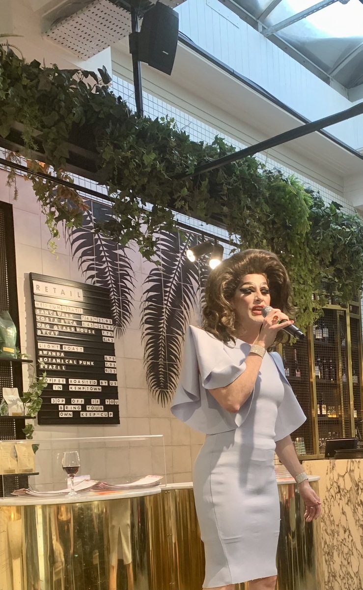 GBtris's tweet photo. A hilarious early evening event at #redroaster in #Brighton with #dragqueenwinetasting Vanity van Glow & Beth ππ· https://t.co/tU9DvcX8PJ