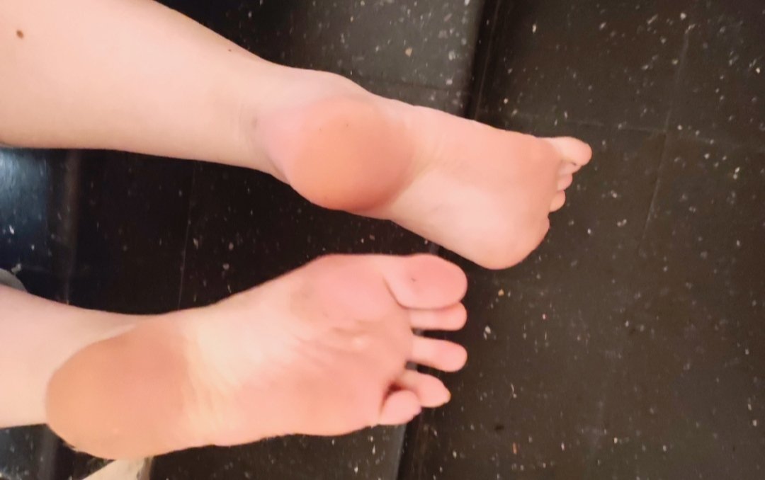 Feet_Sindy's tweet photo. DM 💌💌
#feetfethish #feetcontent #feet_pic #FeetPictures #feetseller #feet_lover #PiesDescalzos #piesdemujer #pieshermosos #PiesFemeninos #pies #soles https://t.co/J9lQoehK5S
