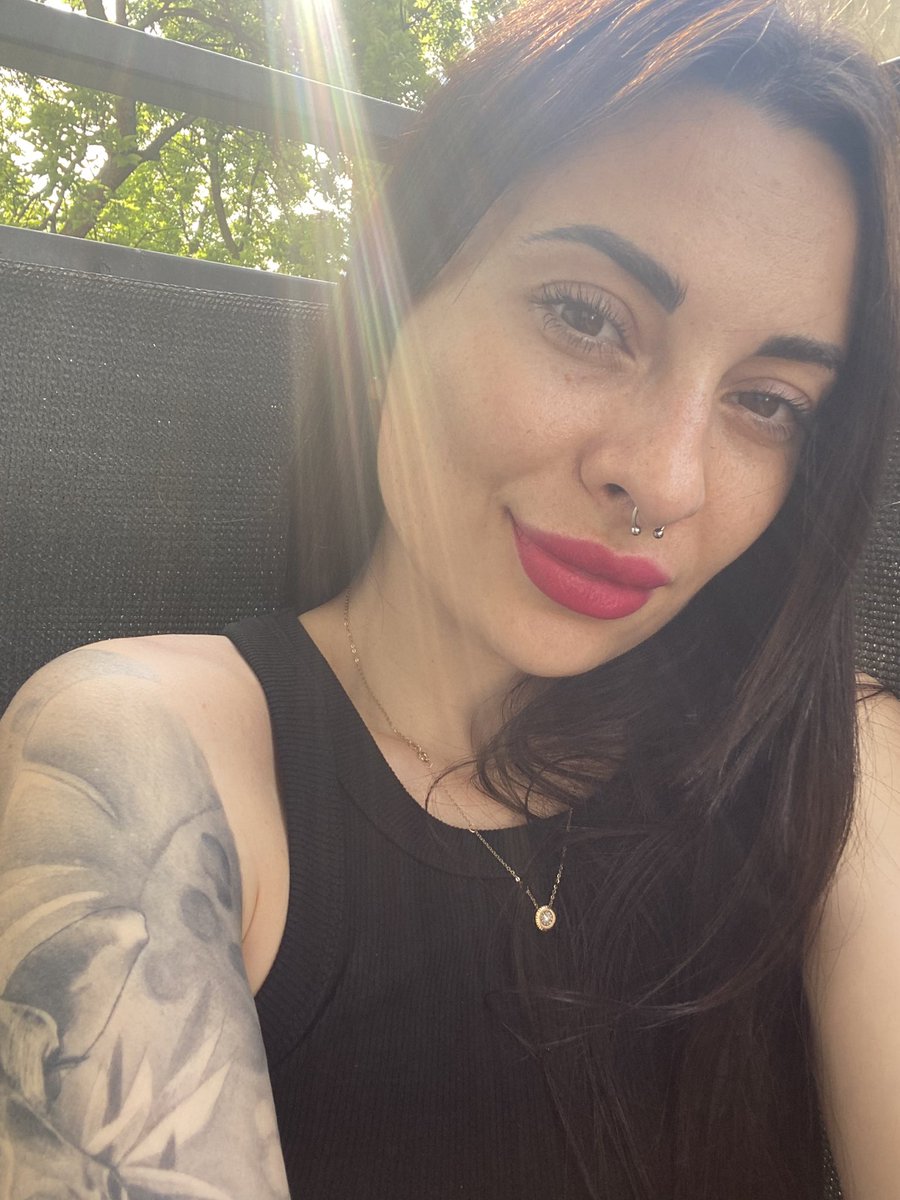 zabtati's tweet photo. Світить сонце і я розквітаю 🥰 https://t.co/x7RuSTWFE9