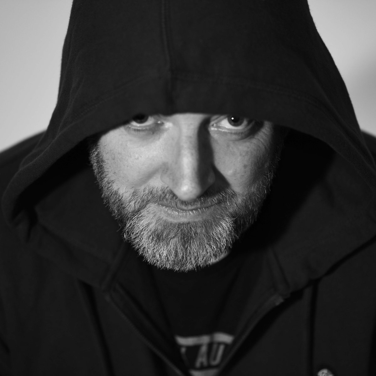 the_beeguy's tweet image. #theBeeAt3
Basic bee facts every day at 3pm.

#WorldBeeDay Special.

A fact &amp;amp; a confession:

I’m The Bee Guy &amp;amp; I talk to bees. 
On a regular basis.
I greet them as they pass.
I apologise for us.
I ask if they’re okay.
&amp;amp; #trees
&amp;amp; #birds 
&amp;amp; #wasps 
But mostly #bees
Bumblebees.