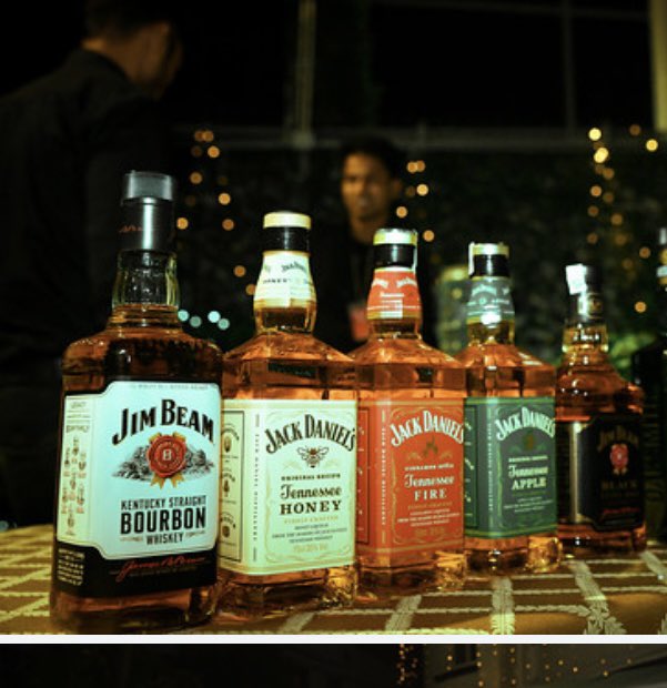 USDAIndia's tweet photo. It’s the day for whisky lovers across the globe, as we celebrate the #WorldWhiskyDay today! Whether you are a fan of sweet 🇺🇸bourbons to spicy ryes, lets raise a glass and enjoy the weekend with your friends & family! #CheerstoAmerica #drinkresponsibly https://t.co/dBU5YZ6y9Q