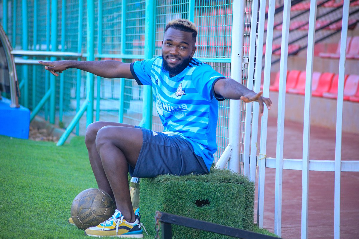 UNBOGEBLE's tweet photo. Day 2 tweeting till I get #Al22 @Lumala12Abdu signed jasery
#OneTeamOneDream
#VenomsUpdates
@VipersSC https://t.co/ny7Z67hR3H