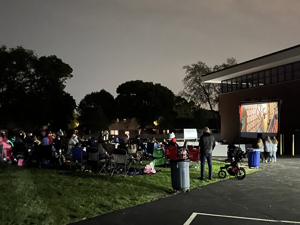 An awesome night for a movie! Thanks Ivy PTA for organizing such a wonderful evening for our families! #IvyHillLeague