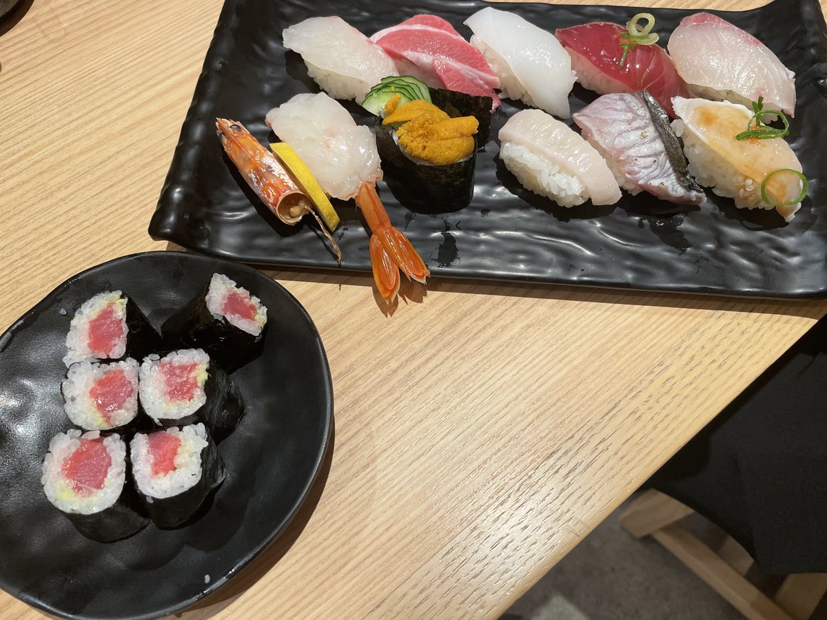 エアコン7万値切ったので
ご褒美🍣！

(電気屋めっちゃ時間かかった)