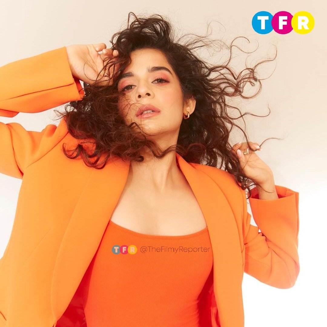 TFRBuzz's tweet photo. Orange is the new black! 🧡

@mipalkar stuns in a glam look.
.
.
#MithilaPalkar #mithilapalkarfans #mithilapalkarfc #TheFilmyReporter #FilmyReporter #TFR #TFRBuzz #TFRIndia #Bollywood #Actress https://t.co/WeSPjCNSop