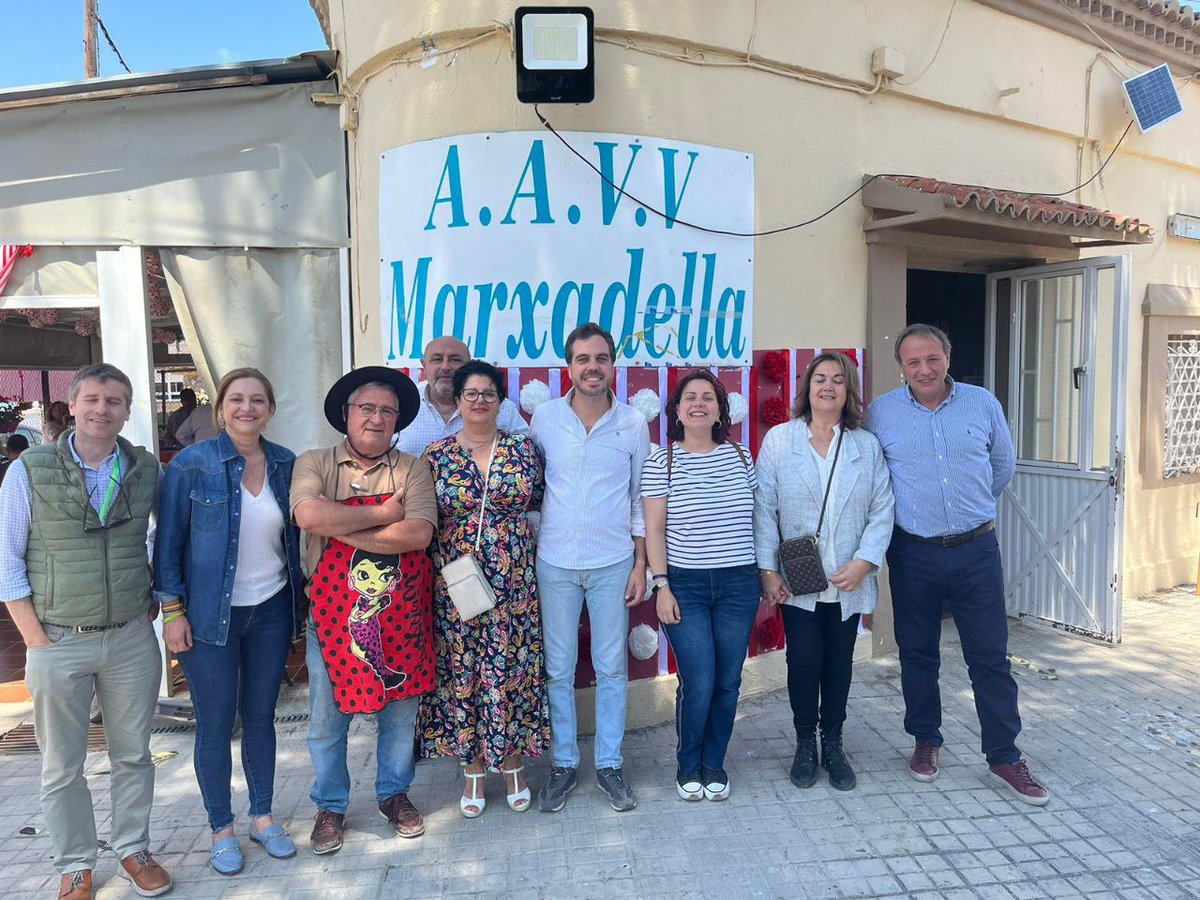 VOX_Torrent's tweet photo. En la @Aavv Marchadella, con su presidente Faustino Aranda López y la presidenta de la FAC Dori Climent celebrando la fiesta andaluza.
Gracias por la invitación y la acogida.
#cuidalotuyo #cuidaTorrent https://t.co/mlfvf2z6E6
