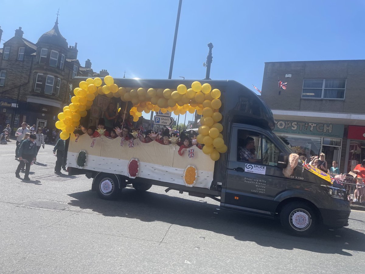 WLDispatch's tweet photo. What a lovely ⁦and fun @pudseycarnival⁩ parade in gorgeous sunshine. Well done Pudsey! https://t.co/l3Oe1SUqv4
