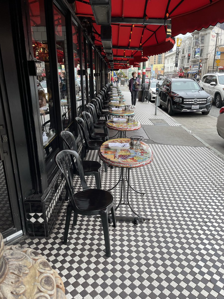 Quickercity's tweet photo. @VesperAegis @citizenj17 I was there a few weeks ago. This was Union Square at noon and one of North Beach’s most popular touristy restaurants at 1:00 on a Friday. https://t.co/oFcTUD0uZt