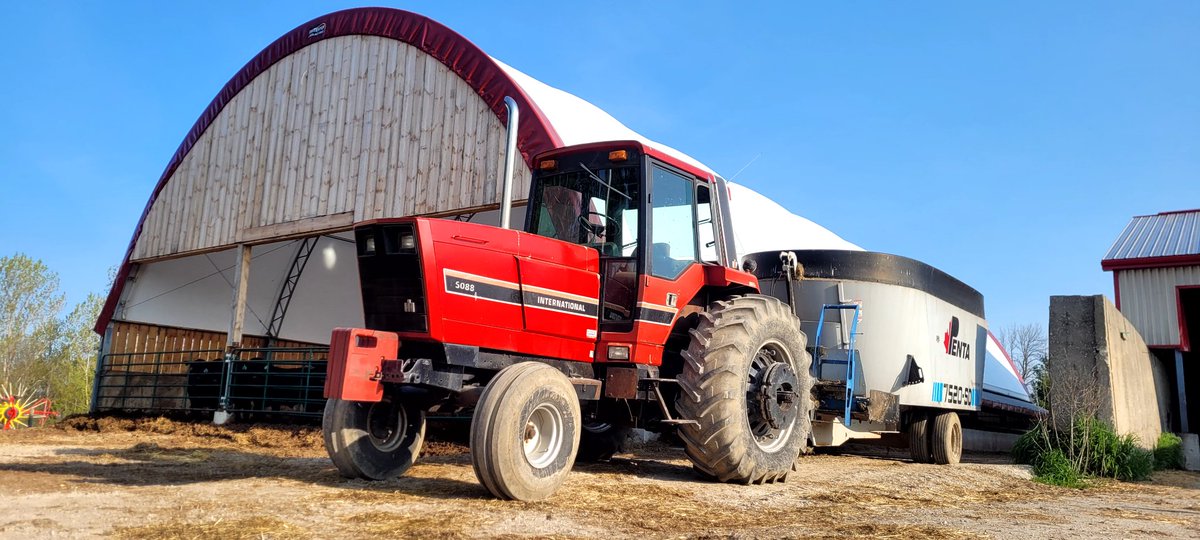 The amount of grief old iron causes around the farm you'd think we'd quit buying it. Nope, add another one to the line up. #CaseIH #international5088 #ontag