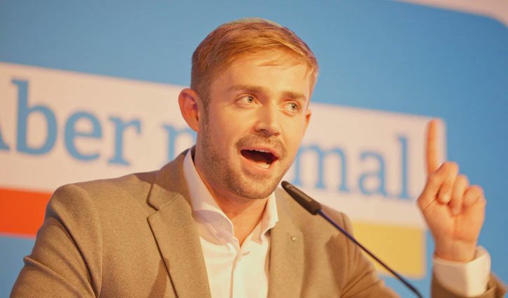 Die perfekte Nebelkerze: André Krummel und Pablo Ben Yakov im Interview zu ihrem Film #Goldhammer - einem dokumentarischen Porträt des jAfD-Politikers Marcel Goldhammer filmdienst.de/artikel/60997/…
