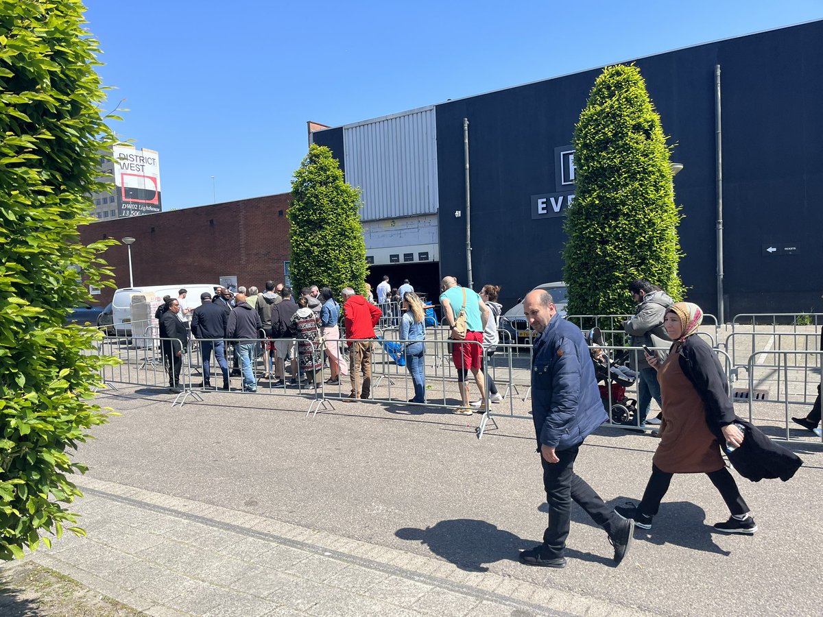 SilviaBrens's tweet photo. Vanaf vandaag mogen, tot en met  woensdag, Turkse mensen, die in Nederland wonen, opnieuw stemmen voor wie er president gaat worden van Turkije. Het is de tweede ronde. Mensen kunnen kiezen tussen de zittende president Erdogan en de leider van de verenigde oppositie Kilicdaroglu. https://t.co/MsMPHBF1Qy