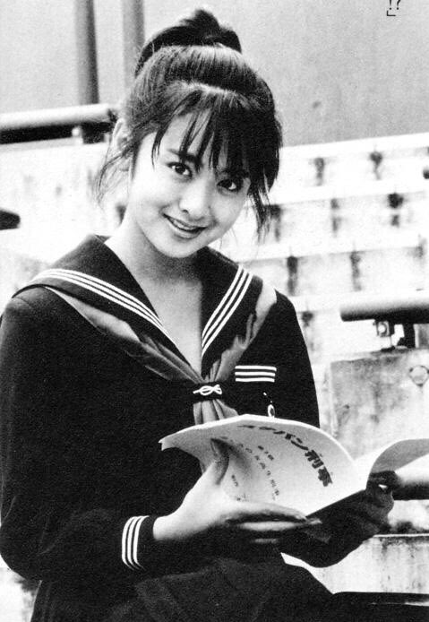 スケバン刑事」撮影時の斉藤由貴、その微笑みは魔性級(1985年)