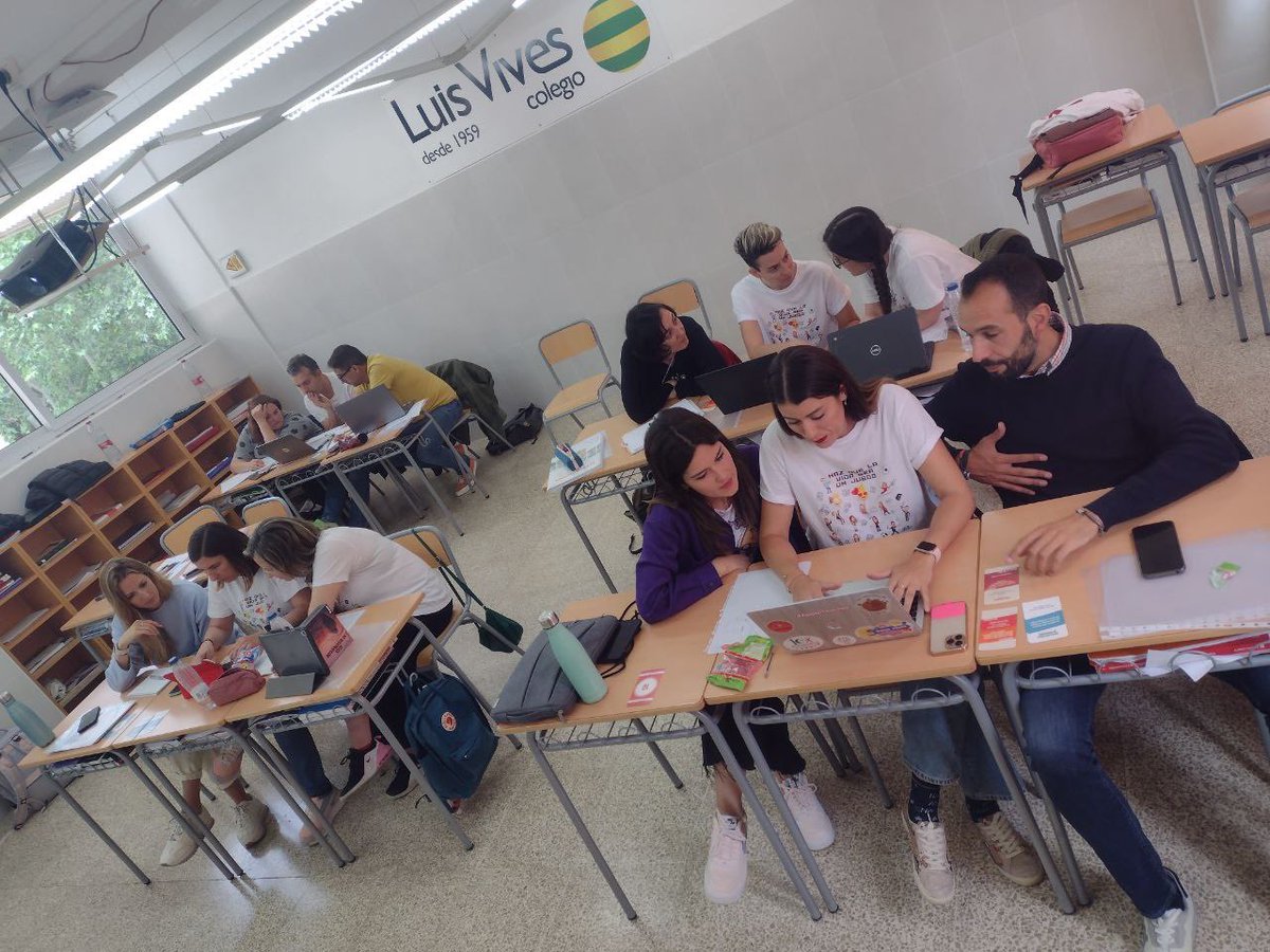 Espectacular partida a #Aliceismissing con @OscarRecioColl BRUTAL🙌🏼🤫<a href="/MaecenasEyC/">Maecenas Educación</a> #rol Faltabas tú <a href="/RobertoAlhambra/">Roberto Alhambra</a> 😭