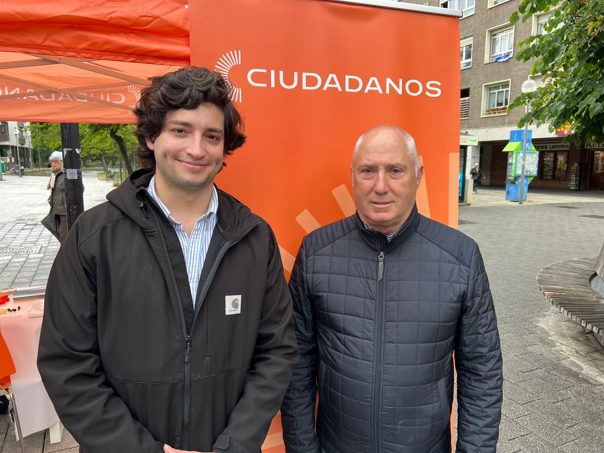CsVitoria's tweet photo. Muchas gracias a todos los que os habéis pasado hoy a conocer nuestras propuestas.

🔸 Vitoria merece políticas de movilidad eficientes
🔸 Vitoria merece que las nuevas generaciones puedan tener un futuro en la ciudad
🔸 Vitoria merece mucho más

Este #28M vota CS y #Libérate https://t.co/zCtn0x6znK