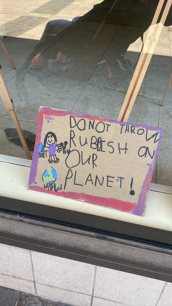 civicandsocial's tweet image. Great exhibition down at #chorlton cross precinct. Children yet again, this time from @barlowhallpri ages 5 and 6 begging us adults to take care of their planet. 
#ClimateEmergency #tooslow