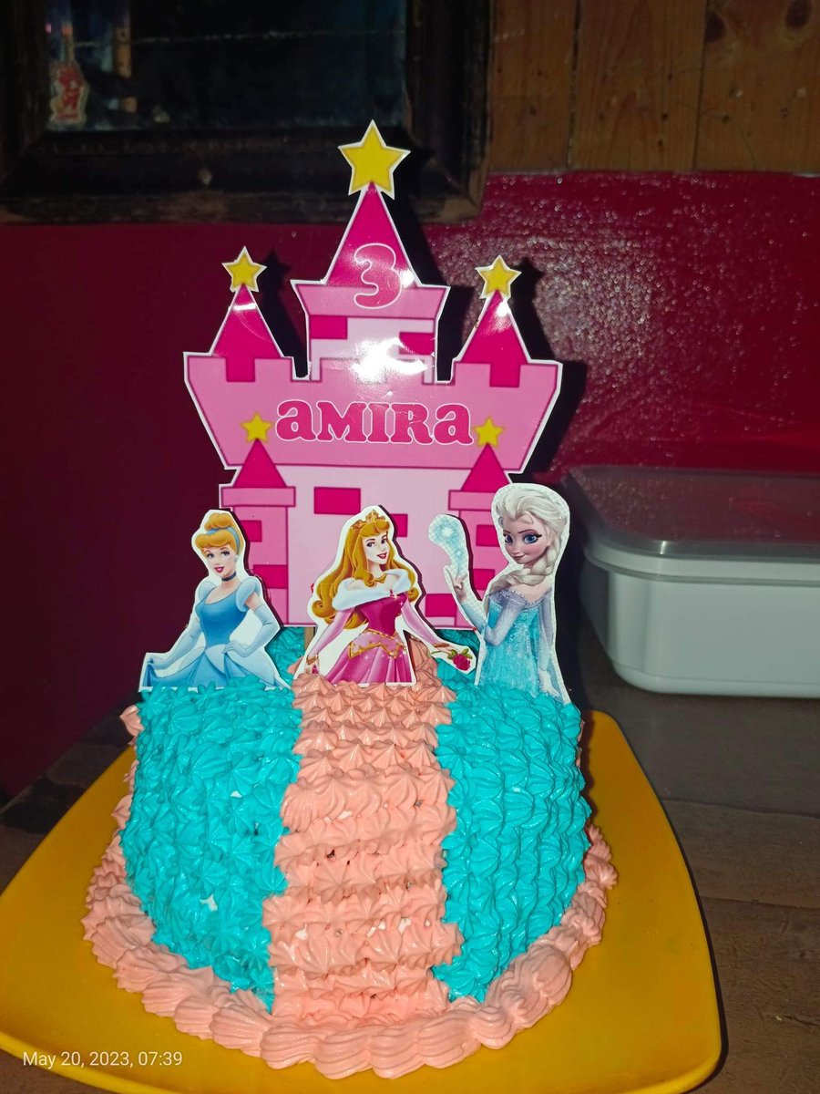_sweetbakes's tweet photo. 👸💖🧡 https://t.co/RM7vaEOuFt