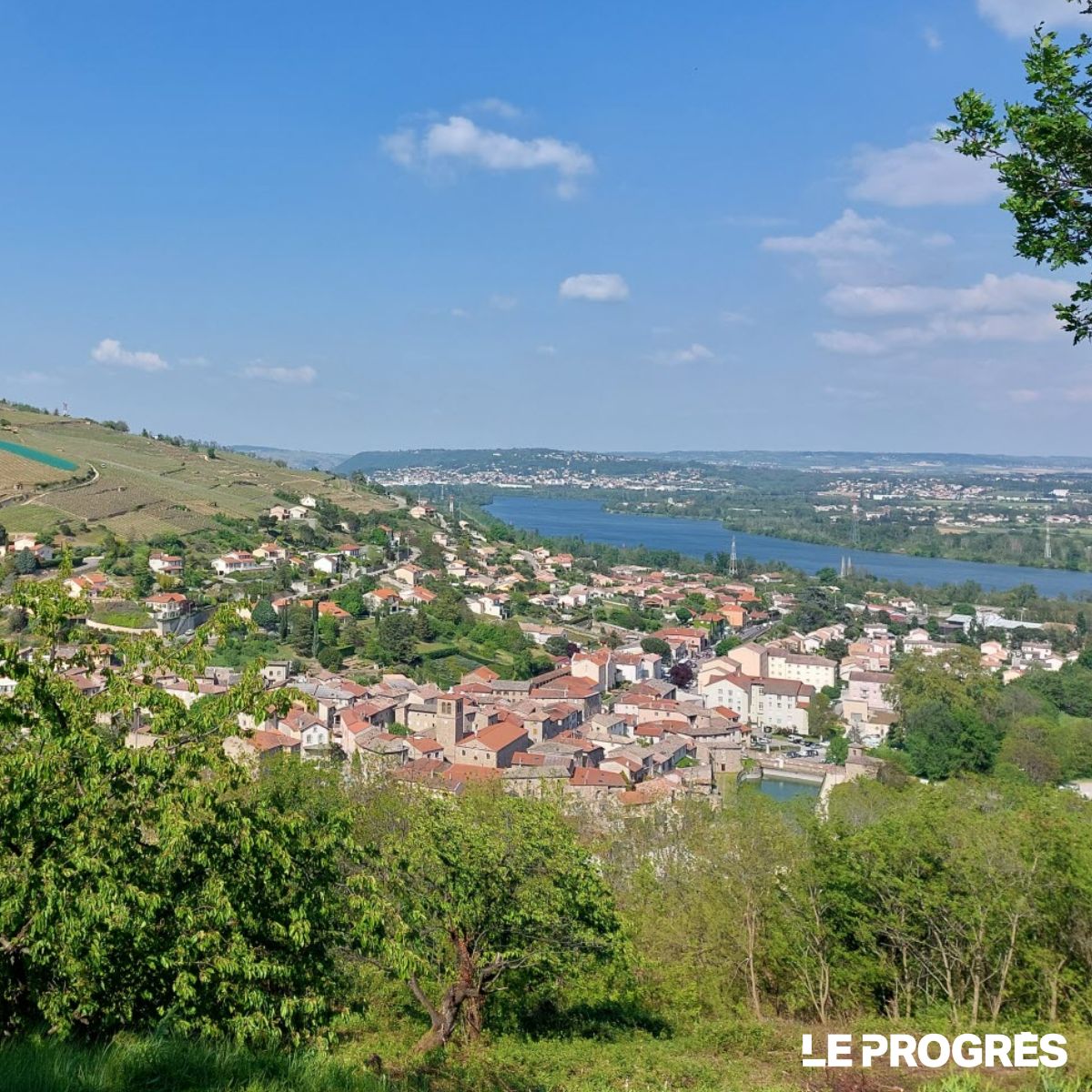 Chavanay sera-t-il élu « plus beau village 2023 » ?   

Au pied du Pilat, au bord du Rhône et bordé par les coteaux plantés de vignes de grands crus, le village participe cette année au concours.

Pour voter, rendez-vous sur le site et l'appli du Progrès. 

#monbeauvillage #loire