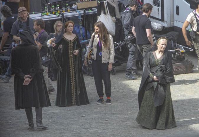 RedanianIntel's tweet photo. Spoiers for #HouseOfTheDragon S2

A closer look at Olivia Cooke (Alicent Hightower), Phia Saban (Helaena Targaryen) and late Prince Jaehaerys Targaryen's funeral casket https://t.co/CNm8aoSp8n