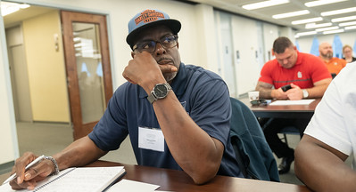 steelworkers's tweet photo. Members and staff who work in the gas industry recently met to strategize, learn from each other and get updates about USW programs. How are you preparing to win better contracts for our members and families? #EverybodysUnion #SmarterIsStronger #1u https://t.co/qQN0MHYyK1