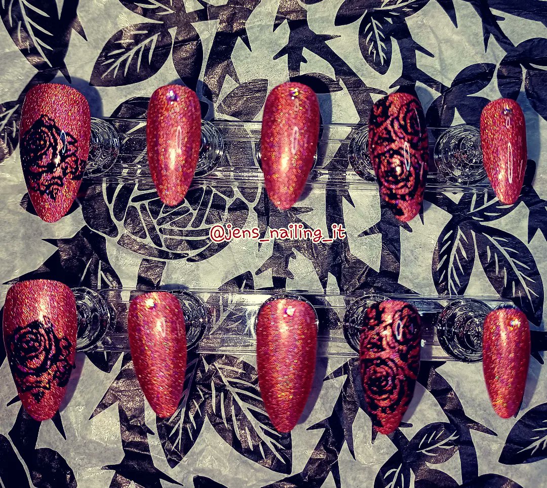 Faileen's tweet photo. 🌹Sweet roses for spring!🌹
Pictures do not convey the beauty of Holo Cherry by @iscreamnails! I  couldn't help but let it sparkle and stand out on its own! https://t.co/C7NESrThnd