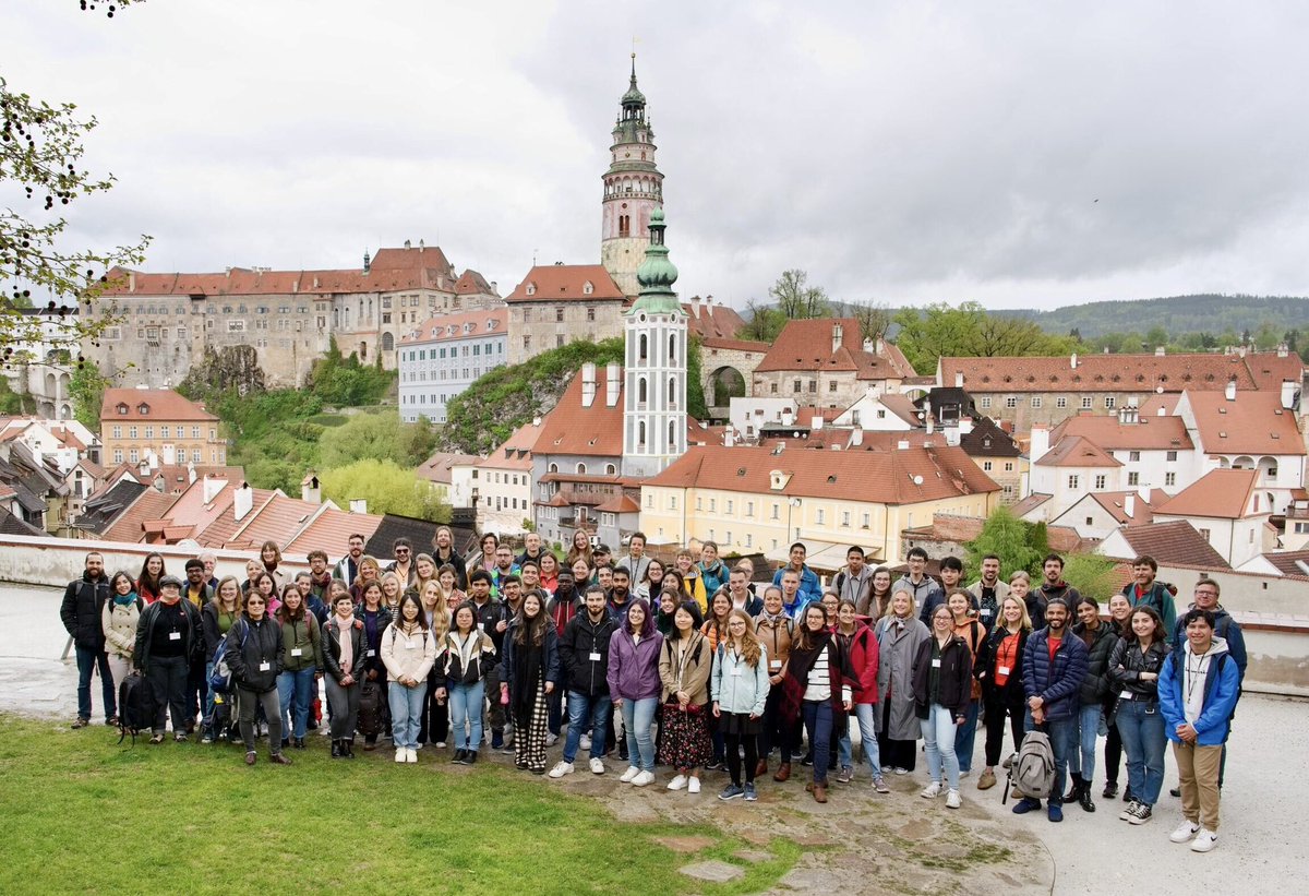 Such a brilliant first week with all of these brilliant scientists - @evomics Workshop on Genomics!! 🧬💻 #genomics #bioinformatics #ceskykrumlov