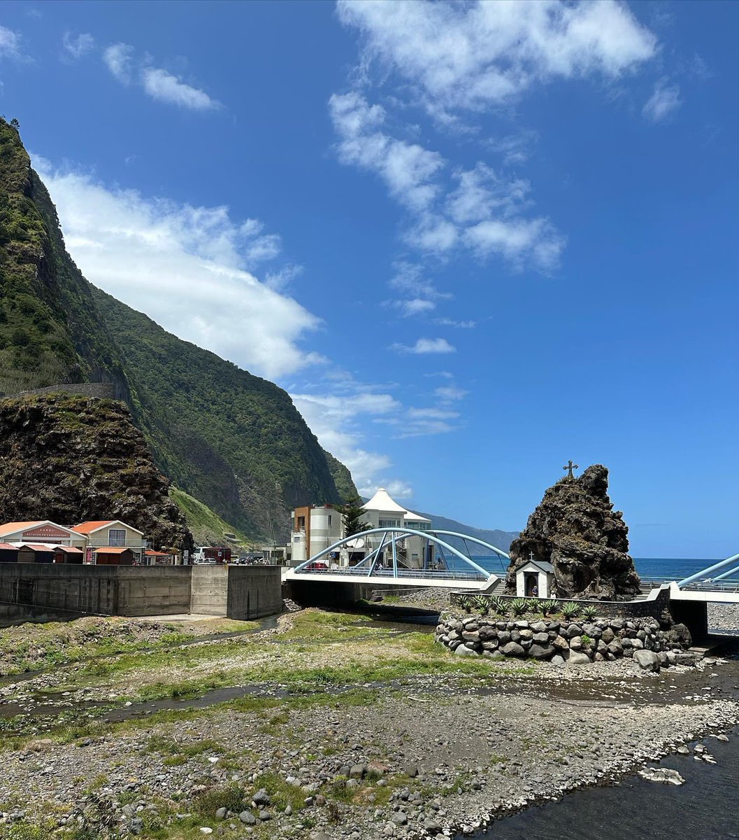 🇬🇧 Lush vegetation, volcanic caves and picturesque villages = São Vicente  🤩☀️ 

We highly recommend that you visit São Vicente while your in Madeira for some picture perfect moments 📸 

#quintasaraiva #madeira #visitmadeira #sun #views #holidays #travel