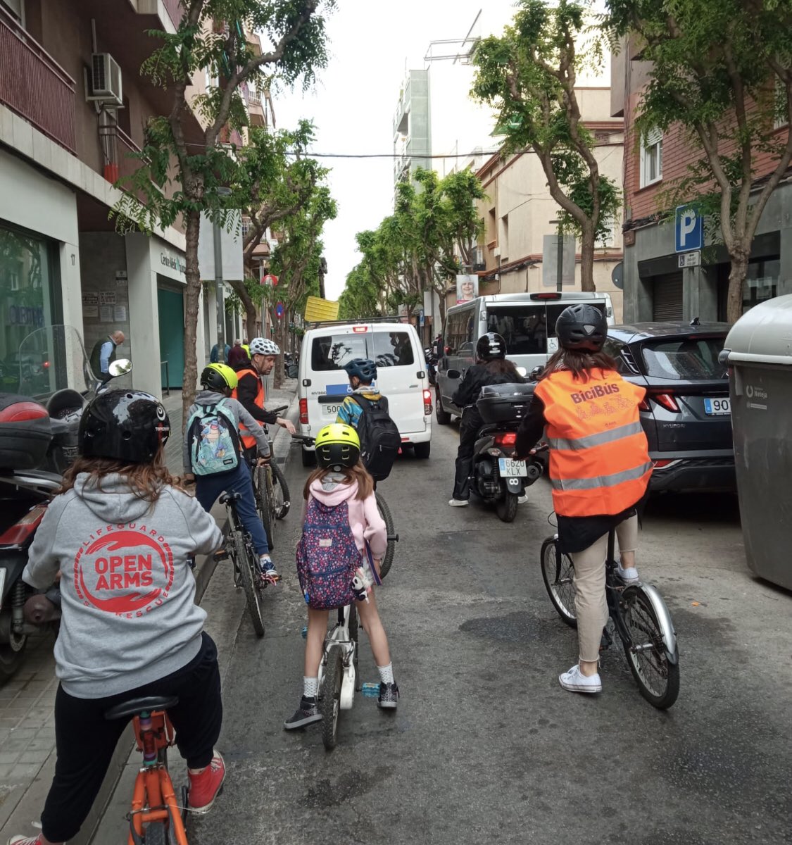 badalonaport's tweet photo. L’EXCUSA: anar a l’escola.

ELS OBJECTIUS:
- Educar hàbits de vida saludables 💚
- Empoderar petits (i també grans)❤️

I gràcies a tot això fer pedagogia ciutadana i ser motors d’un canvi de paradigma en el concepte i l’urbanisme de #badalona https://t.co/tDPtRFt2UJ