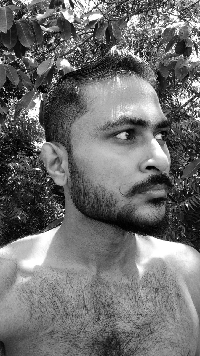 Can't resist the weekend feelings.🌻
🧔🏻
#blooming #weekendsunshine #bearded #HairyChested #TwilightPrincess 
.
.
.
.
@DeliveredMale @furrypty @Luxurymenindia1 @hotfitmenonly 
@hotguysaround1 @TheboysofTwitta @HairyInc @hotd_goodm @CuteHotBoys @fellow_new @hotnhandsomemen