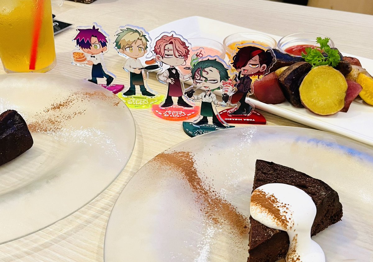「コラボカフェ(パセラ)味わってきた 一生遊べる」|クロマタ🦕のイラスト