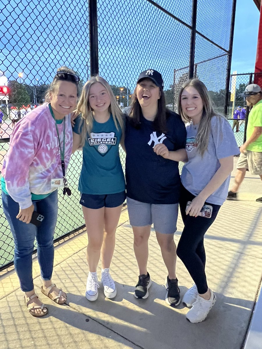 SiegelVball's tweet photo. THANK YOU @katelyn_simss & Addyson Pate for supporting our Abby girl play ball at Miracle Field. She may have graduated, but she will be back as our ball girl next season! #BestManagerEver ⭐️🏐🫶🏼
@DAVIDprice24 @FoxSchroer @SiegelAthletics https://t.co/OV3G0farg3