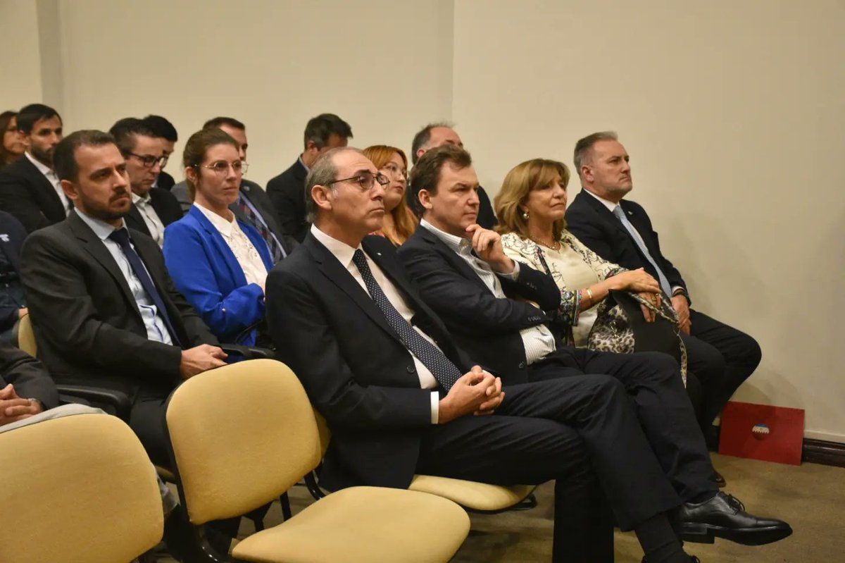 KovacevichOk's tweet photo. Participamos del lanzamiento de la delegación santafesina de la Cámara de Comercio Argentino Qatarí 🇦🇷🇧🇭, pensando oportunidades y posibilidades de #integración, #cooperación y #articulación con la provincia de #SantaFe. https://t.co/X7VM0yGPIf