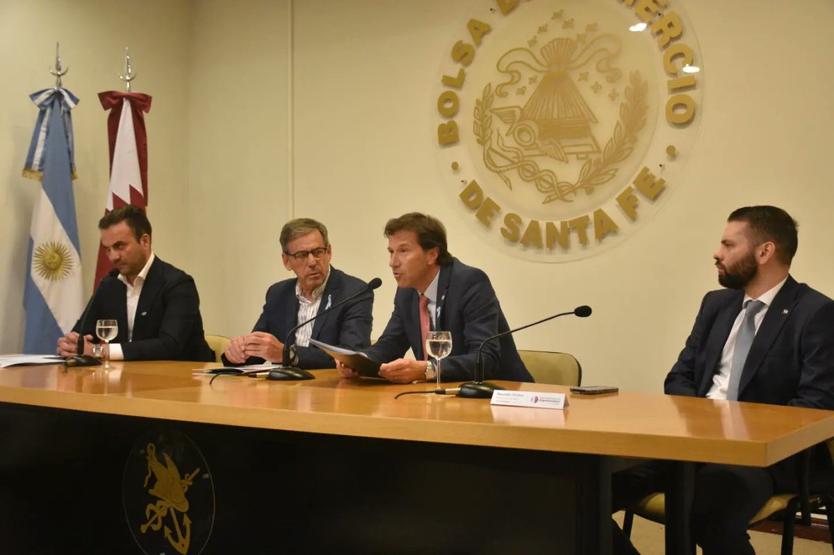 KovacevichOk's tweet photo. Participamos del lanzamiento de la delegación santafesina de la Cámara de Comercio Argentino Qatarí 🇦🇷🇧🇭, pensando oportunidades y posibilidades de #integración, #cooperación y #articulación con la provincia de #SantaFe. https://t.co/X7VM0yGPIf