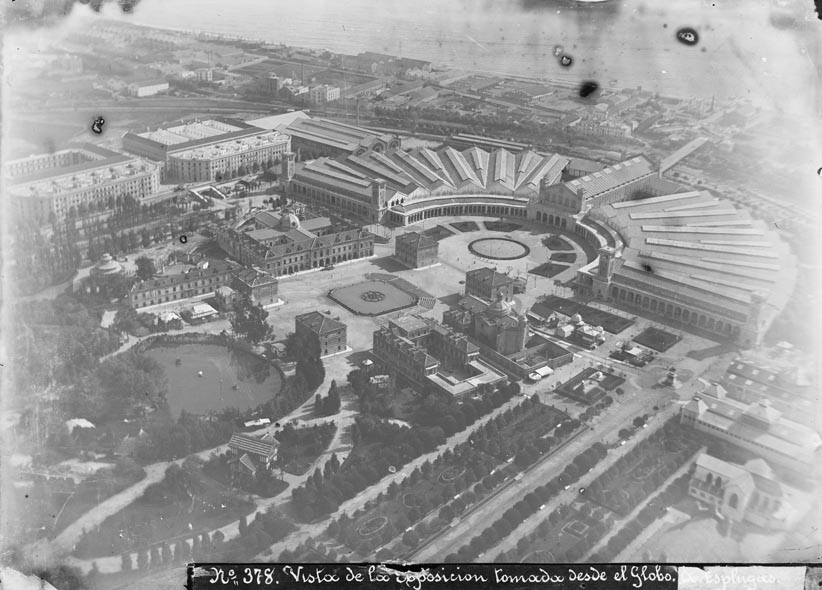 historiesdebcn's tweet photo. #TalDiaComAvui fa 135 anys s'inaugurava oficialment l'Exposició Universal de 1888. 

Aquesta vista del recinte de l'exposició, a la Ciutadella, és una de les primeres fotografies aèries que es conserven de Barcelona.

📷 Antoni Esplugas / ANC https://t.co/Q3iI4FkzPD