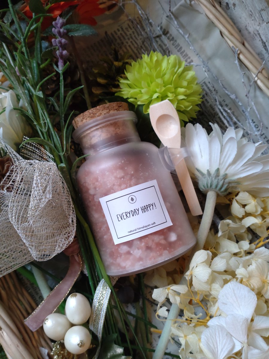 名古屋の推し活スポット、 <a href="/_LOVEHOUSE/">AromaShop.LOVEHOUSE</a> ラブハウスさん
推し香水、アロマペンダント、石鹸、アイシャドウ、リップなんかを作れるんですー。写真スポットもたくさんあるので、作品を可愛く撮れます❤私はバスソルトを作りましたが香水もおすすめです。好きなボトルとカラー香りが選べて楽しいですよ😍