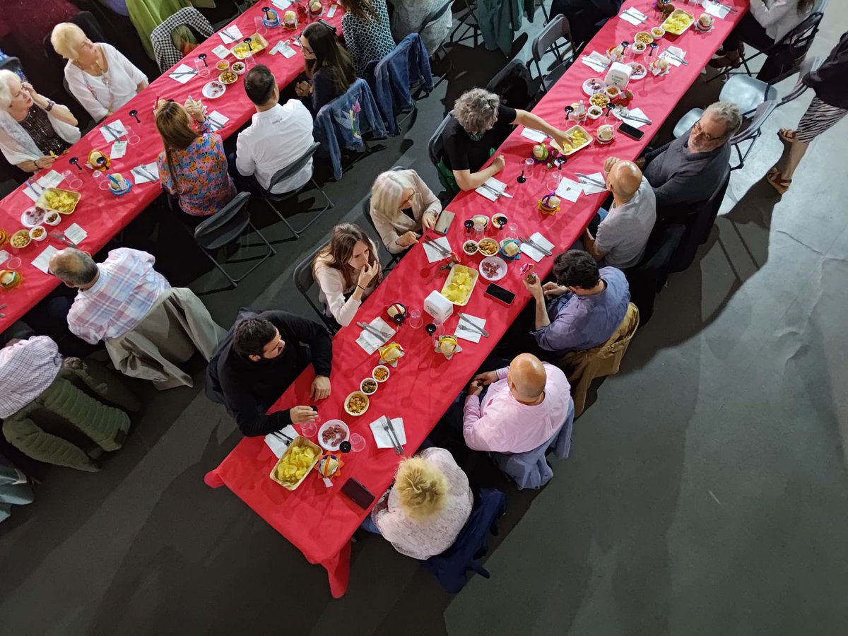 Plataforma d'Entitats i Veins La Mina tweet media